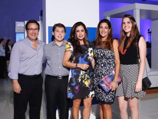 Acosa inaugura megatienda en San Pedro Sula  