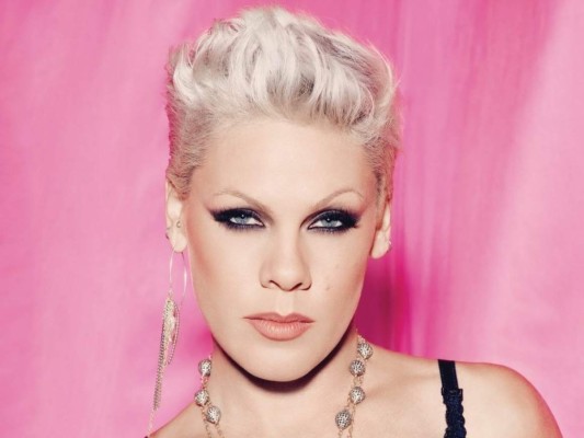 La cantante Pink revela que ella y su hijo dieron positivo al Coronavirus