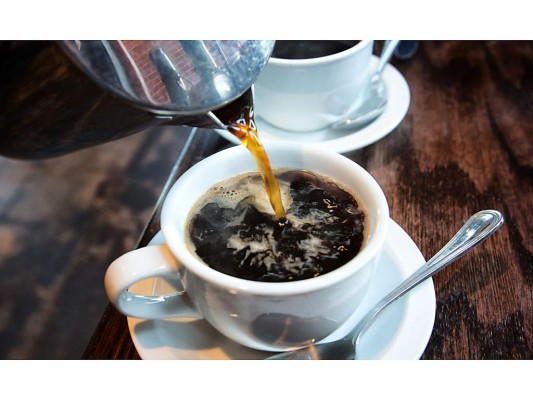 No cometas el error de preparar café para todo el día y recalentarlo a medida que lo consumes