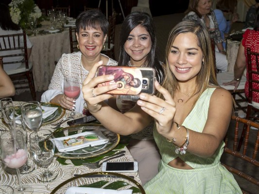 Alegre bienvenida para Roberto Antonio Echeverrí