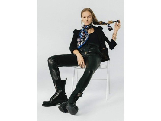 Un pañuelo es capaz de transformar tu look de forma radical. Saber llevarlo es un arte que puedes dominar. Colección SS2020 by Louis Vuitton