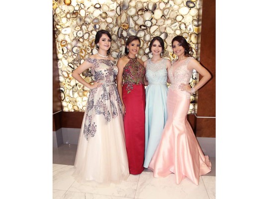 Vanessa Rápalo, Gabriela Alvarenga, Angela Castro y Susan Castillo.