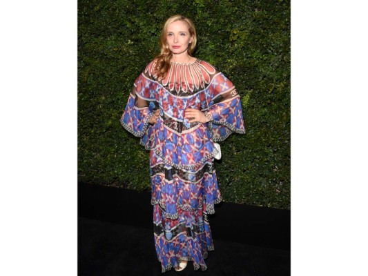 Julie Delpy llevaba un vestido estampado multicolor en muselina de la colección Crucero-Dubai 2014/15.