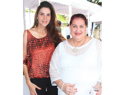 Angelina Muniante y Rosario Crespo.