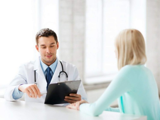 Médico General con especialización en Medicina Interna. Su enfoque es el diagnóstico y tratamiento de enfermedades localizadas en los órganos, aparatos o sistemas del organismo. Salario anual promedio: $196,520