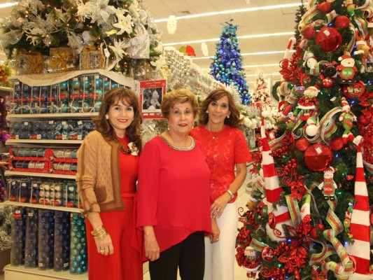 Elena y Lily Faraj con Diana Larach.