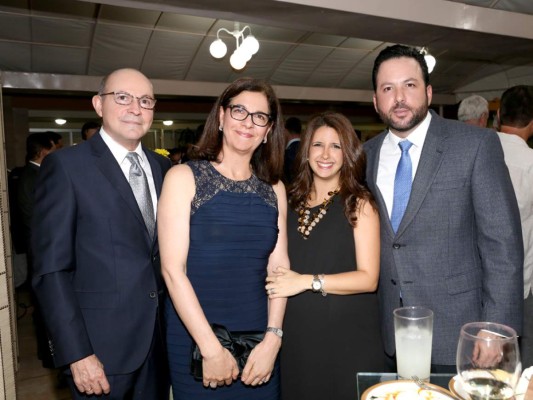 Recepción para despedir al embajador James Nealon