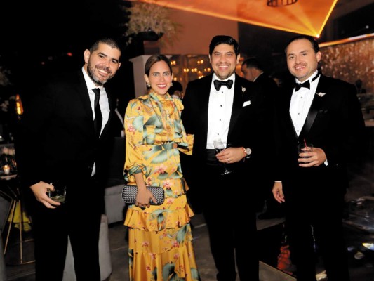 Richie Abedrabbo, Julissa y Maymir Jarquin con Marco Bonilla