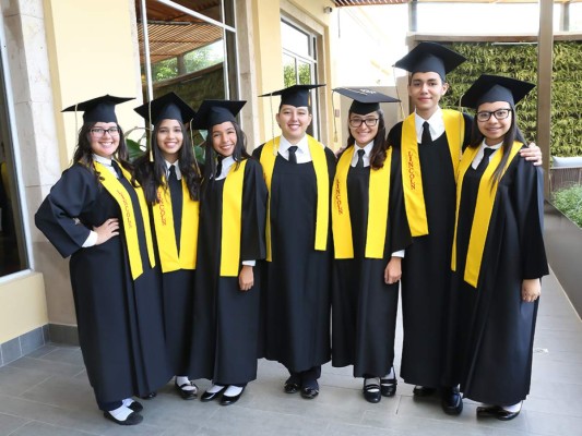 Firma de acta de Lincoln School generación 2017