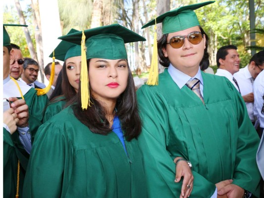 Entrega de títulos en DelCampo International School I parte