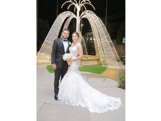 Cindy García y Hector Hernández celebran su boda eclesiástica