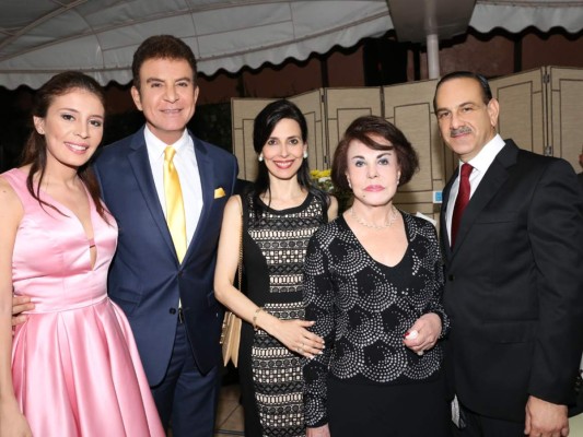 Recepción para despedir al embajador James Nealon