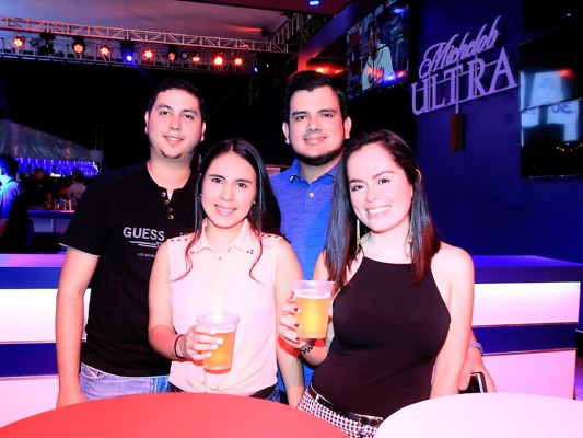 Michelob Ultra inauguró Ultra Bar en la Plaza Juniana   