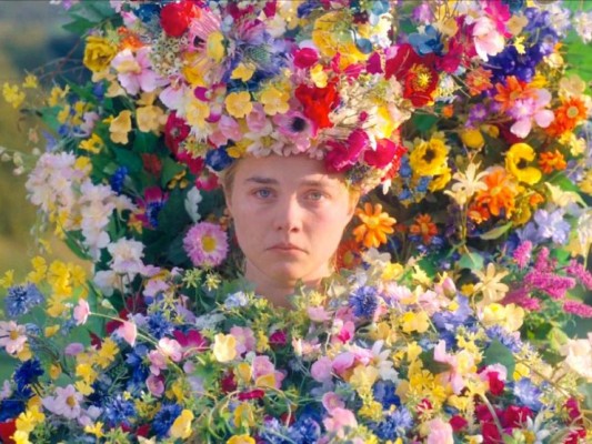 Ya ha actuado en grandes proyectos cinematográficos como Lady Macbeth, Midsommar y Little Women.
