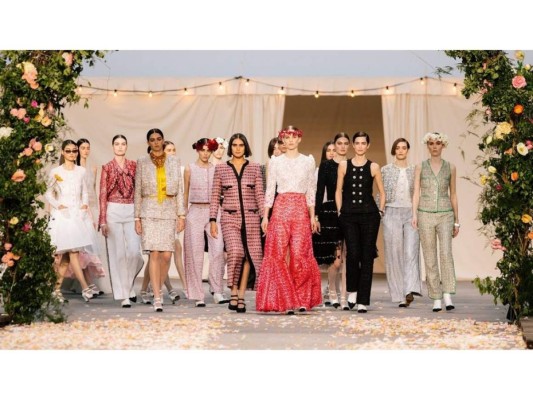 Paris Fashion Week: Spring/Summer 2021 Women Haute-Couture