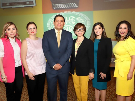 Alejandra Garay, María José Vinelli, Ricardo Moreno, Ana Chicas, Nadia Jiménez, Iris Ramos (fotos: Hector Hernández)