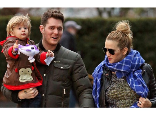 Michael Buble y Luisana Lopilato con su hijo Noah
