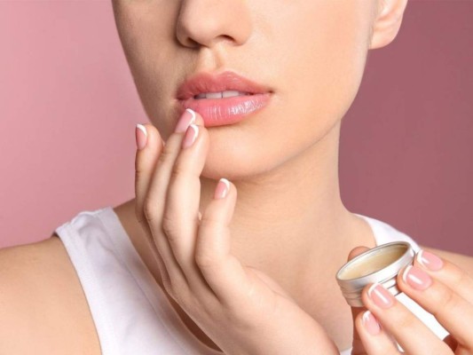 ¿Cómo prevenir los labios agrietados y secos?