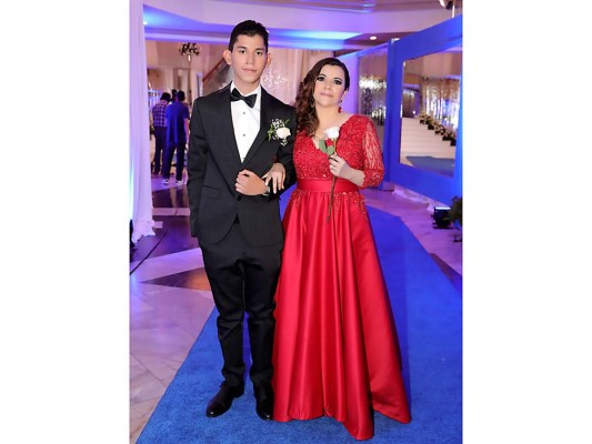 Los Seniors 2019 de la Del Campo International School despiden High School con una distinguida gala