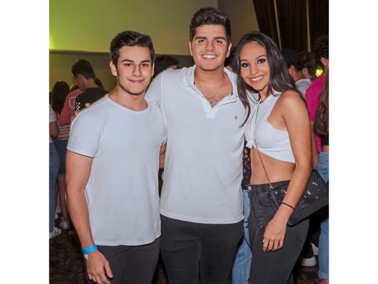 Victor Andonie, Nasry Ictech y Gretel Palma.