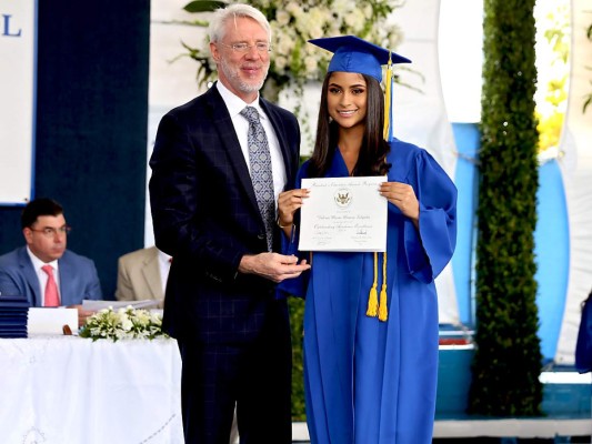 Entrega de títulos Macris School