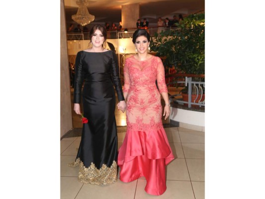 Nicole Hernández Bertrand y Lourdes Bertrand