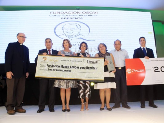 Premio Quetglas un reconocimiento a hondureños altruistas  