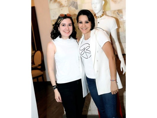 Yoyo Barrientos y María Echeverri juntos en showroom