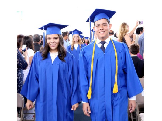 Entrega de títulos de la Macris School, generacion 2017