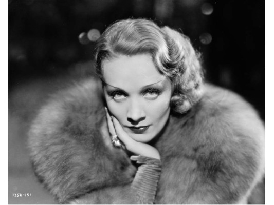 1930: Marlene Dietrich