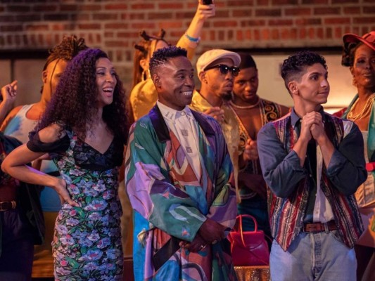 Pose: esta serie nos muestra la escena afro descendiente y latina queer de los ochenta.