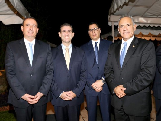 Recepción para despedir al embajador James Nealon