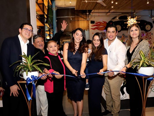 Abre restaurante El Pinche en Las Terrazas de Mall Multiplaza
