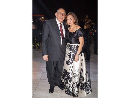 Farid Handal y Mónica Hernández celebran su boda eclesiástica  