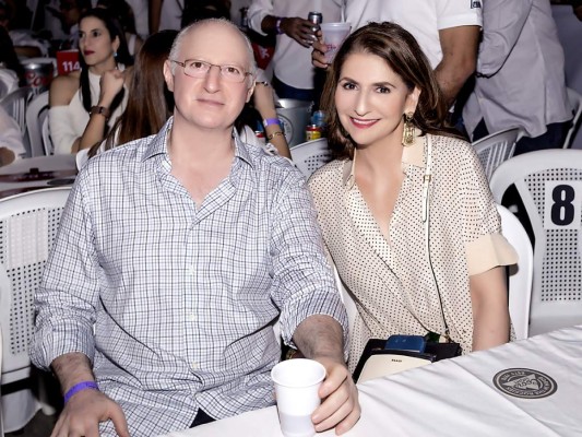 Mike y Rosemary Canahuati.