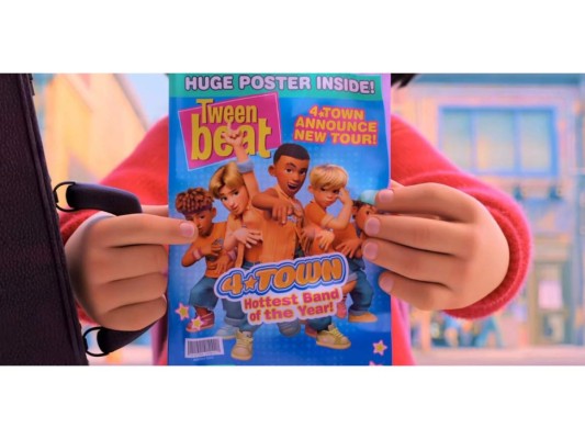 Es la primera película que incorpora a su historia una boyband: 4*Town, una banda integrada por chicos que interpreta canciones compuestas por Billie Eilish y Finneas O'Connell.