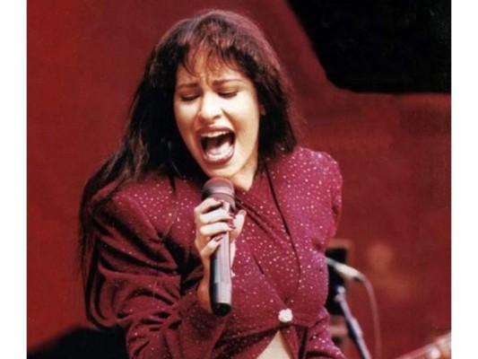 Si una vez<br/> Las canciones de desamor de la cantante tejana también alcanzaron mucho éxito.<br/>