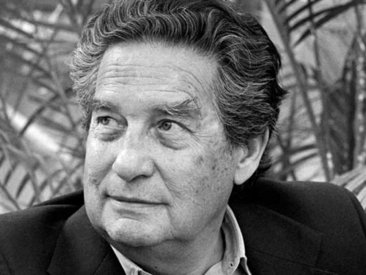 Octavio Paz. Considerado como uno de los grandes poetas del siglo pasado, este ganador de un Premio Nobel de Literatura ha enorgullecido con su libro El laberinto de la soledad, aclamado por la temática que resalta los diferentes rasgos de la cultura mexicana.