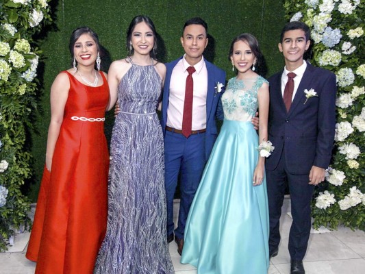 La gala 'Noche de Estrellas' de la Agape Christian Academy  