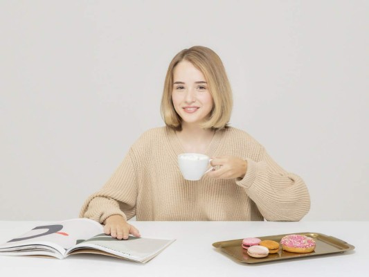 El café es nuestro complemento ideal para todo momento.¡Nuestra vida no sería lo mismo sin su exquisito sabor! Pero, como dicen por ahí, mucho de algo es malo y con el café también. Te mostramos cuántas veces es recomendable tomar tu taza de café al día.
