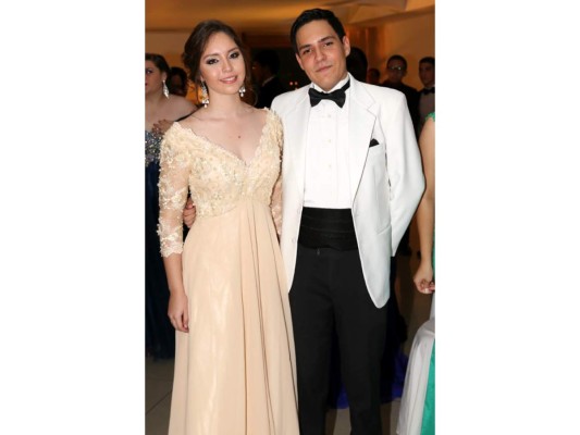 Sara Cruz y Freddy Aguilera
