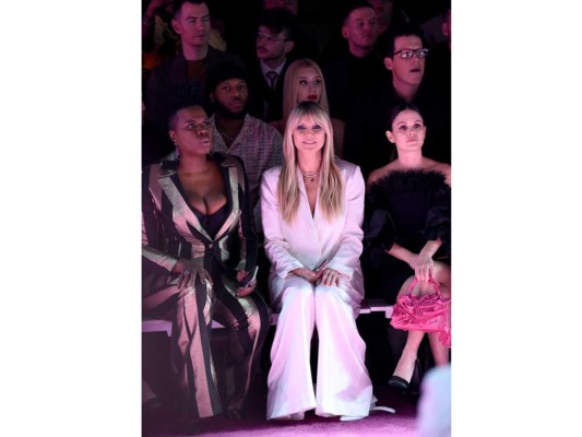 Leslie Jones, Heidi Klum junto con Rachel Bilson en la pasarela Christian Siriano