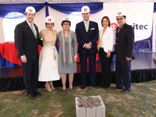 Christopher Koetke, Maribel Liberman, Dolores Gimenez, Guillermo Gonzalez Arica, Rosalpina Rodríguez y Marlon Brevé