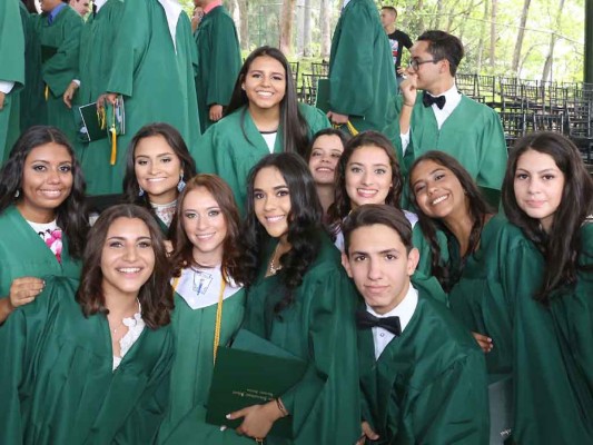 Graduación de la DelCampo International School