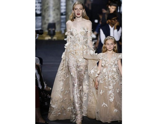 Esta es la propuesta que trae Elie Saab con dos escalas entre la mujer seductora y el fairy tail style para un público más especial.