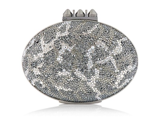 #8 Clutch bag con incrustaciones de brillantes by Christian Louboutin.