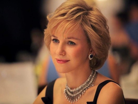 Naomi Watts interpretó a Diana en la película del mismo nombre en 2013. Esta cinta se centra en su relación con Hasnat Khan.