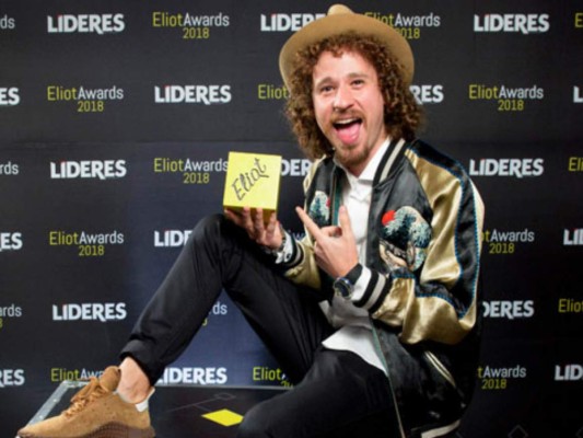 Luisito Comunica ha logrado ganar varios premios, como el 'Storyteller' en los Elliot Awards de 2016 y el premio a la Personalidad Digital 2018 de la revista GQ de México.