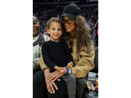 Tyra Banks habló en diversas ocasiones sobre sus problemas para concebir. Es por eso que en 2016 aclaró que estaba esperando un hijo a través de gestación subrogada.