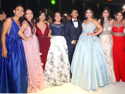 Fiesta veneciana en honor a los seniors de La Estancia School